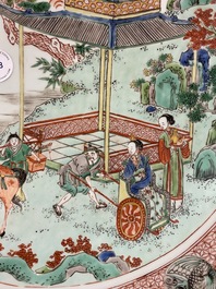 Een Chinese famille verte schotel met figuren in een landschap, Kangxi